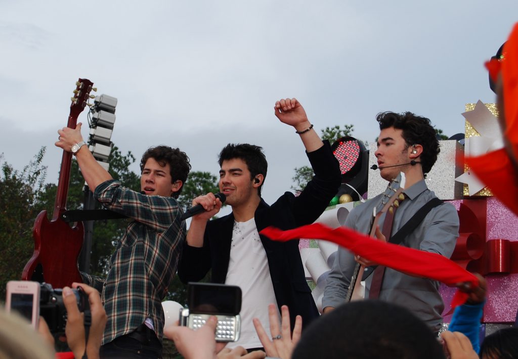 Jonas Brothers at the Disney Parks Christmas Day Parade | Millennials with Meaning