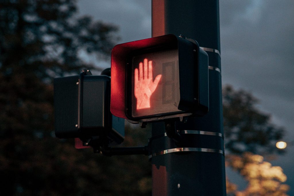 9 Signs a Woman Might Not Be Interested | Millennials with Meaning